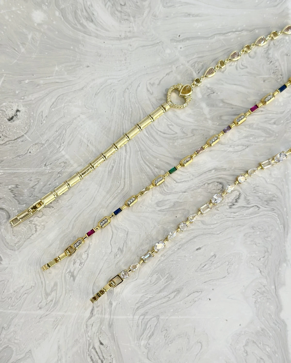 Rainbow Glow – Renkli Taşlı Zincir Bileklik